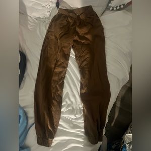 Brandy Melville sweatpants one size best fits a small.